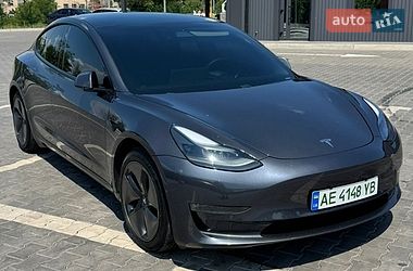 Tesla Model 3  2021