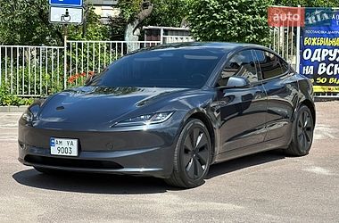 Tesla Model 3  2024