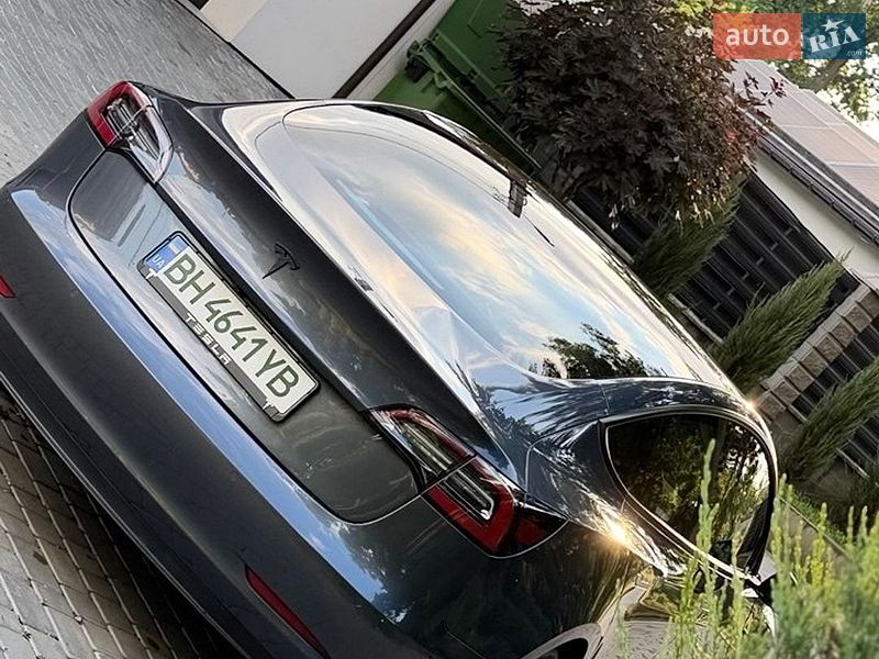 Седан Tesla Model 3 2022 в Измаиле