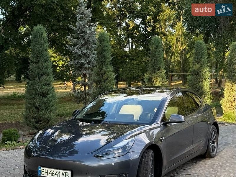 Седан Tesla Model 3 2022 в Измаиле