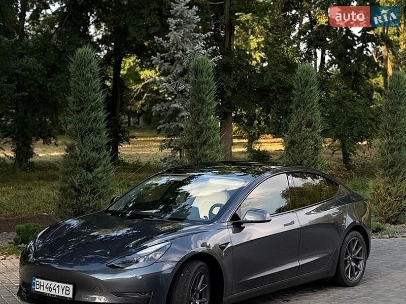 Седан Tesla Model 3 2022 в Измаиле