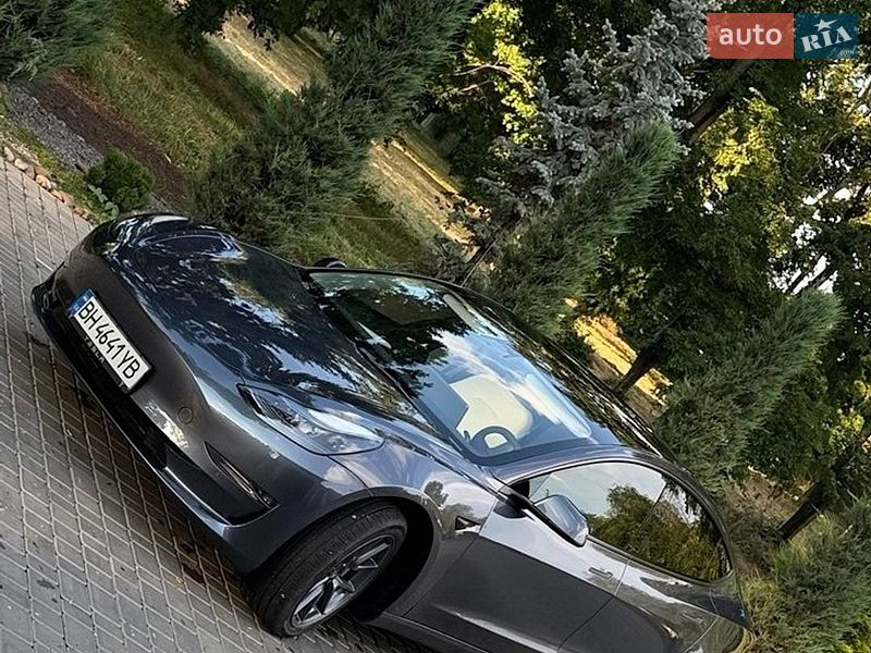 Седан Tesla Model 3 2022 в Измаиле