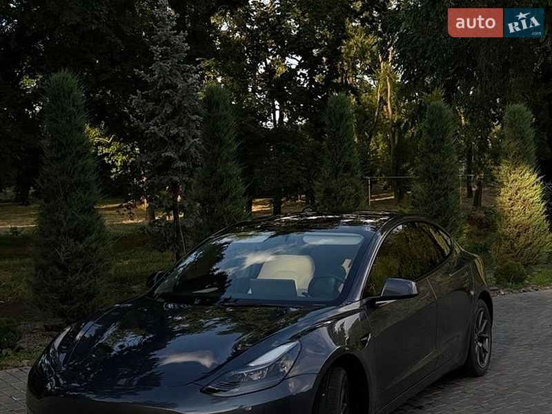 Седан Tesla Model 3 2022 в Измаиле