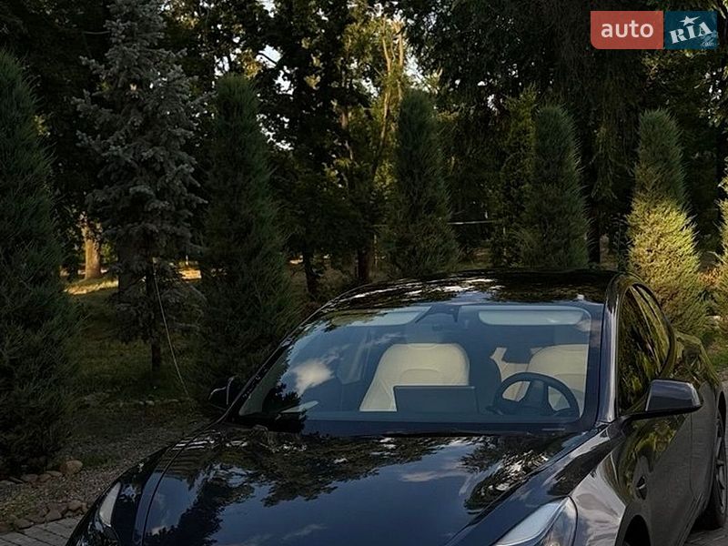 Седан Tesla Model 3 2022 в Измаиле