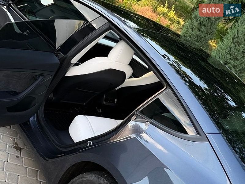 Седан Tesla Model 3 2022 в Измаиле