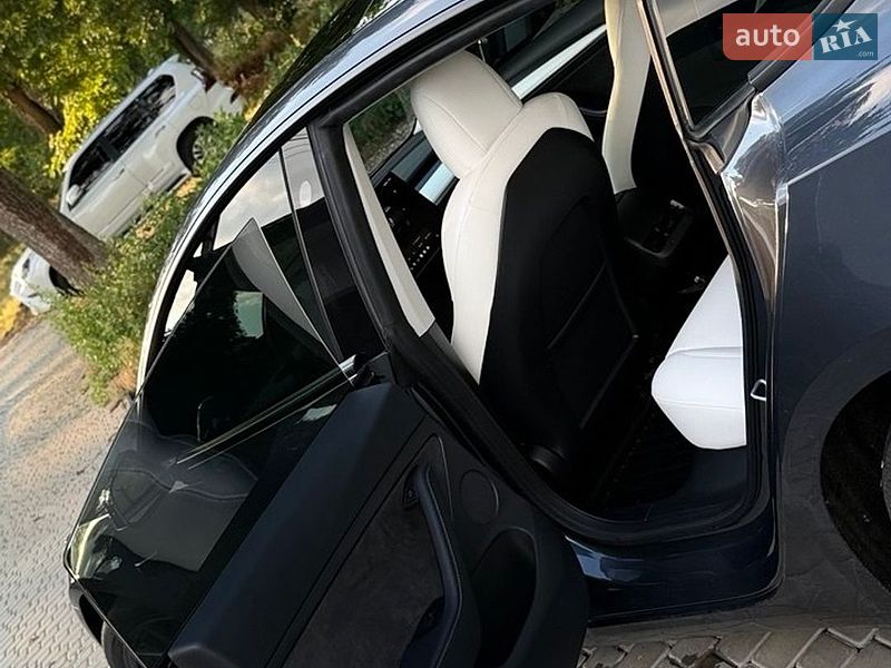 Седан Tesla Model 3 2022 в Измаиле