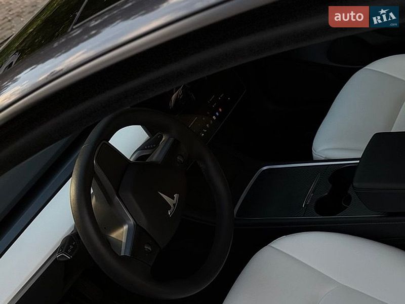 Седан Tesla Model 3 2022 в Измаиле