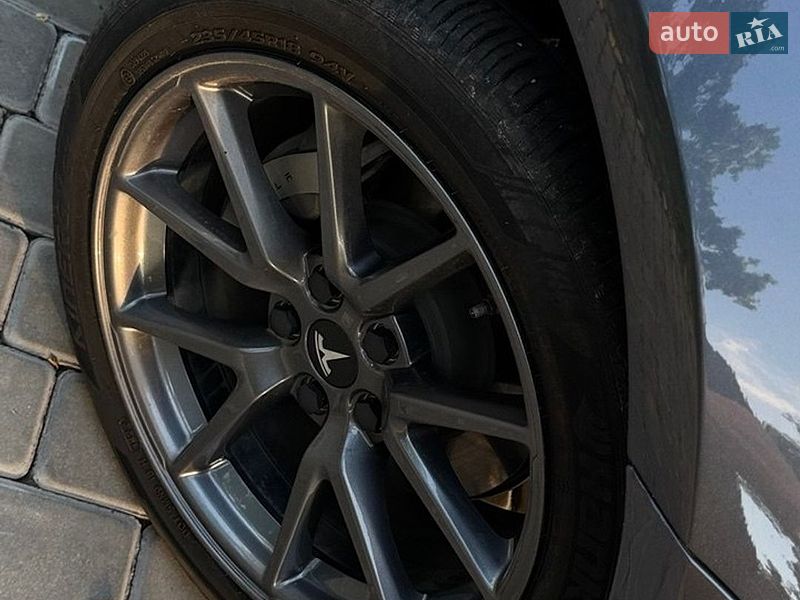 Седан Tesla Model 3 2022 в Измаиле