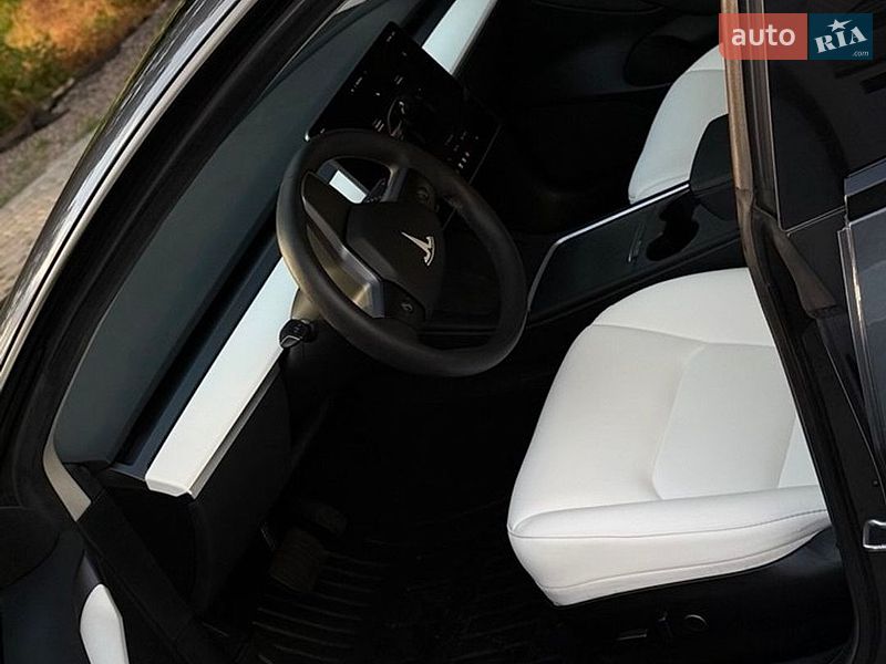 Седан Tesla Model 3 2022 в Измаиле