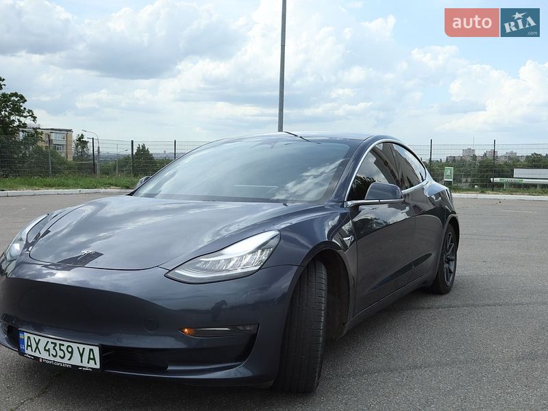 Tesla Model 3 2020