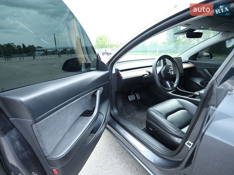 Седан Tesla Model 3 2020 в Харкові
