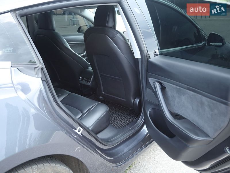 Седан Tesla Model 3 2020 в Харкові