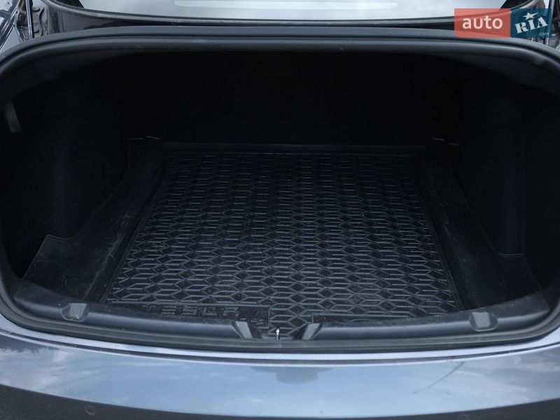 Седан Tesla Model 3 2020 в Харкові