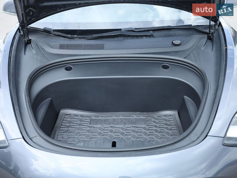 Седан Tesla Model 3 2020 в Харкові