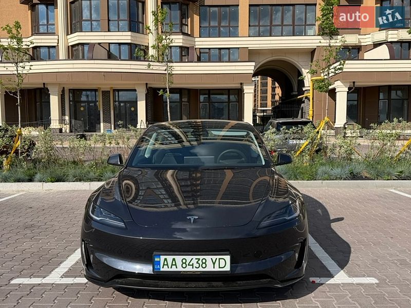 Tesla Model 3 2024