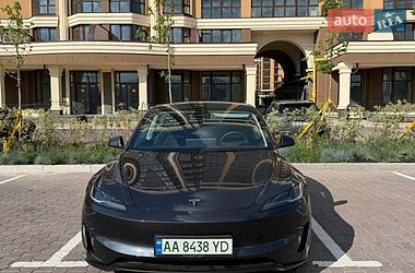 Tesla Model 3  2024