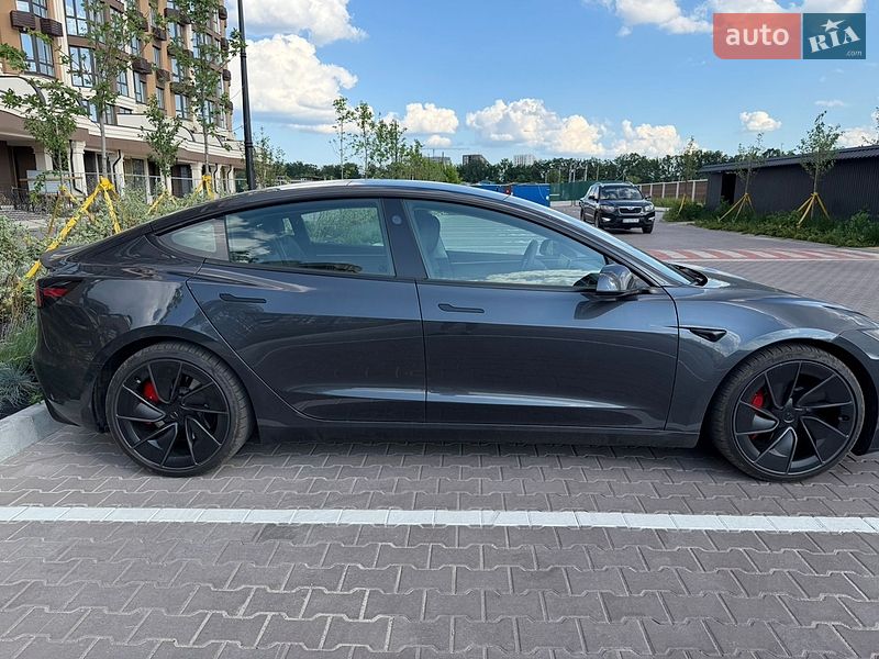 Седан Tesla Model 3 2024 в Киеве