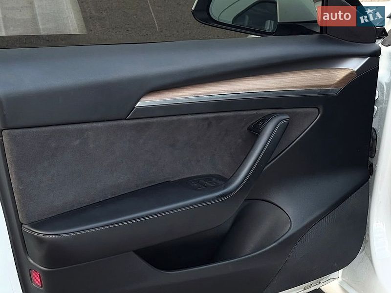 Седан Tesla Model 3 2021 в Запоріжжі