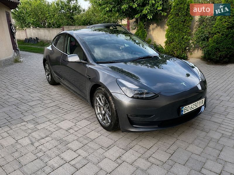 Tesla Model 3 2022