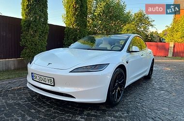 Tesla Model 3  2024