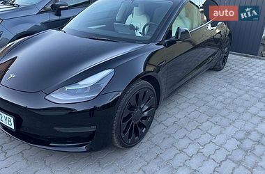 Tesla Model 3  2022