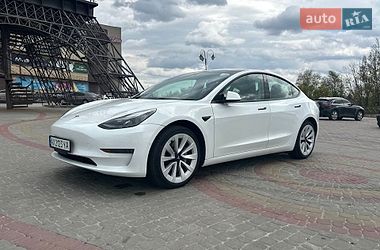Tesla Model 3  2022