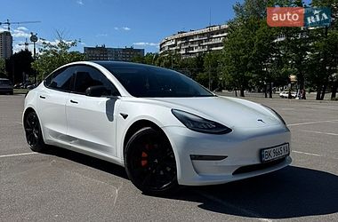 Tesla Model 3  2019