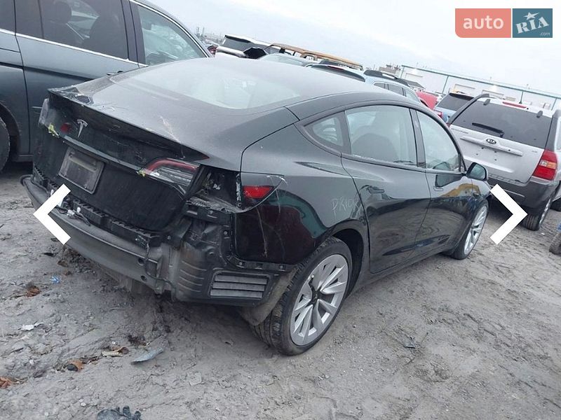 Седан Tesla Model 3 2023 в Львове