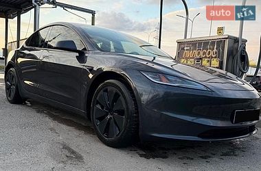 Tesla Model 3  2024