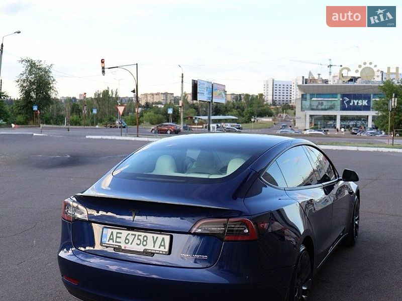 Седан Tesla Model 3 2022 в Кривом Роге
