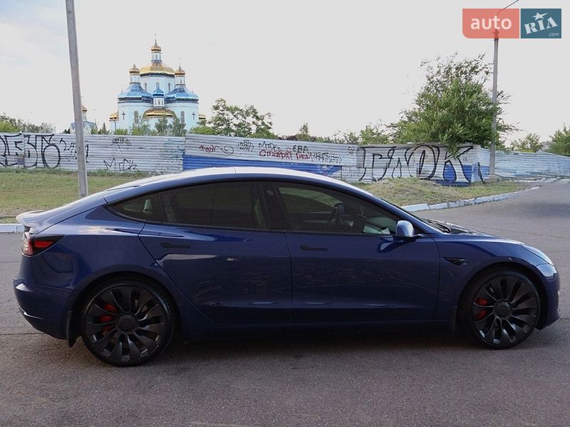 Седан Tesla Model 3 2022 в Кривом Роге
