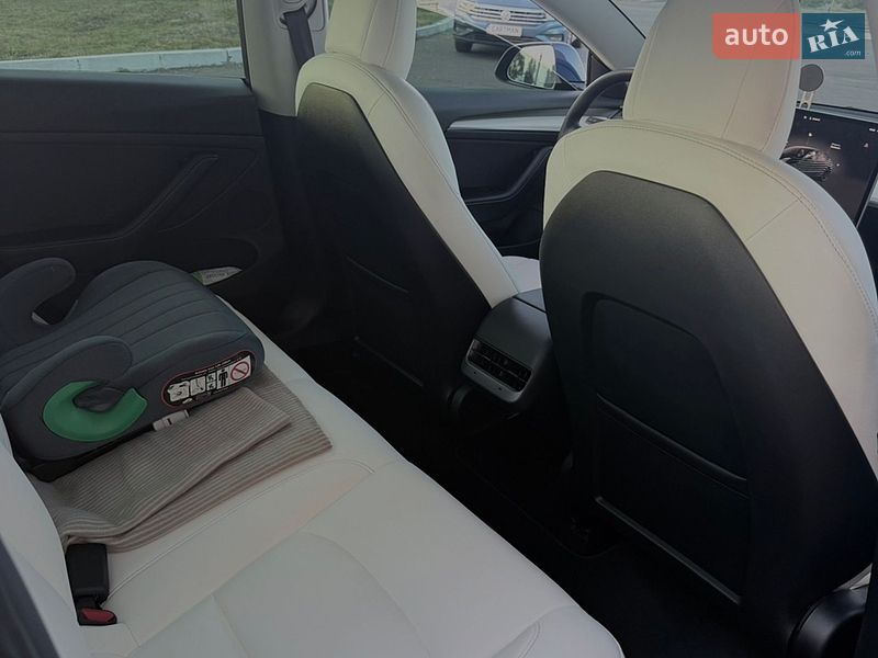 Седан Tesla Model 3 2022 в Кривом Роге