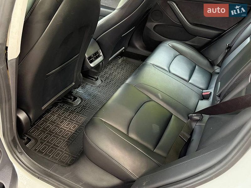 Седан Tesla Model 3 2021 в Одессе