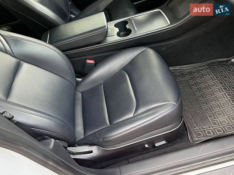 Седан Tesla Model 3 2021 в Одессе