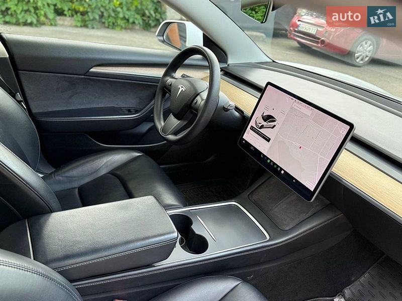 Седан Tesla Model 3 2021 в Одессе