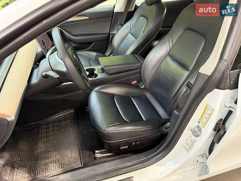 Седан Tesla Model 3 2021 в Одессе