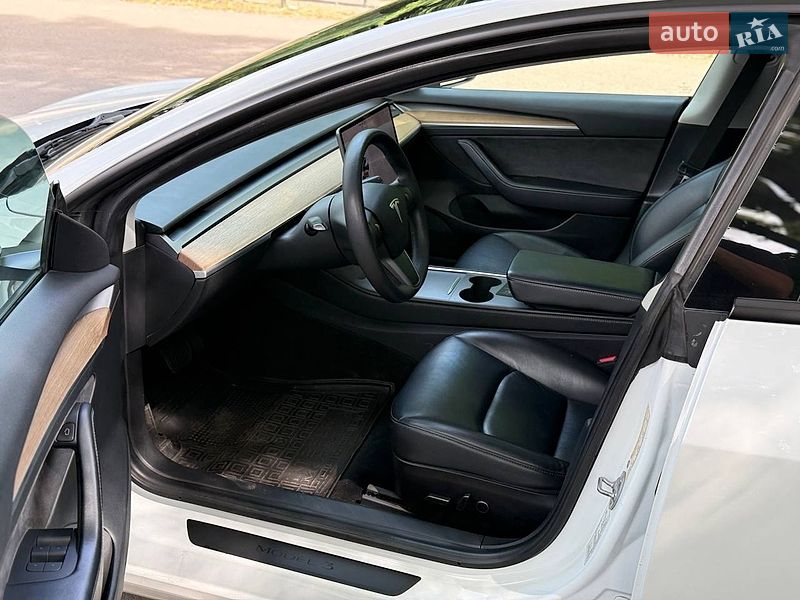Седан Tesla Model 3 2021 в Одессе