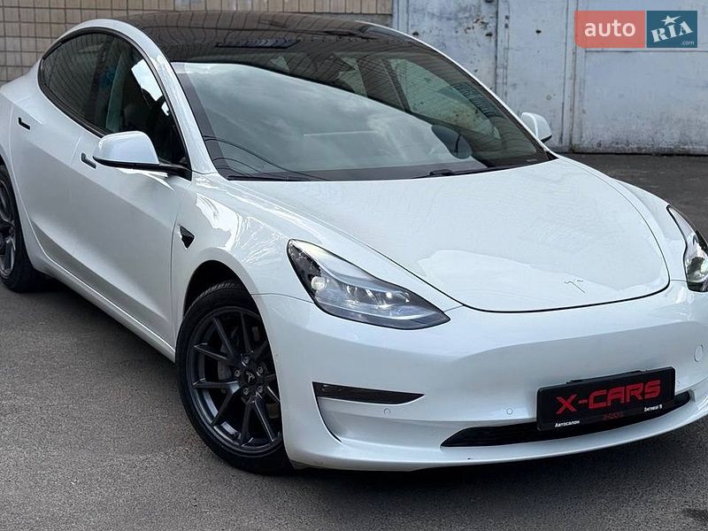 Седан Tesla Model 3 2021 в Одессе