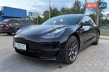 Tesla Model 3  2022