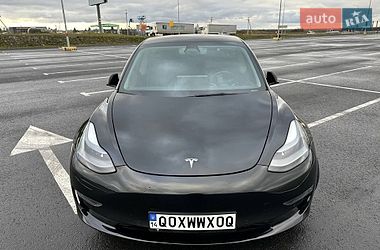 Tesla Model 3  2021