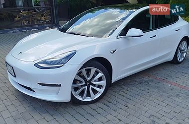 Tesla Model 3  2020