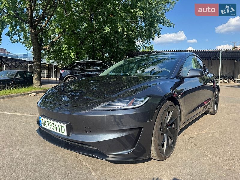 Tesla Model 3 2024