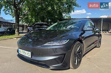 Tesla Model 3  2024