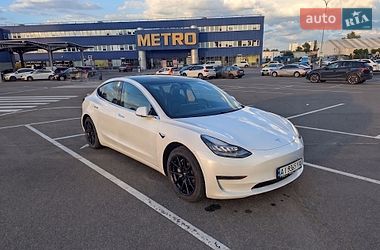 Tesla Model 3 2020