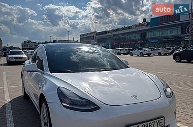 Tesla Model 3  2020