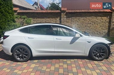 Tesla Model 3  2020
