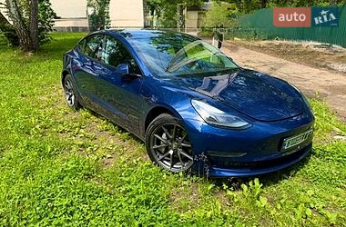 Tesla Model 3  2021