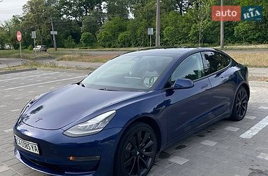 Tesla Model 3  2021