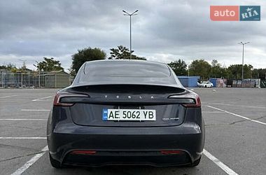Tesla Model 3  2024