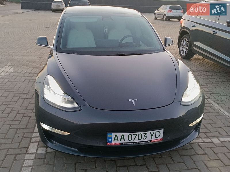 Tesla Model 3 2020